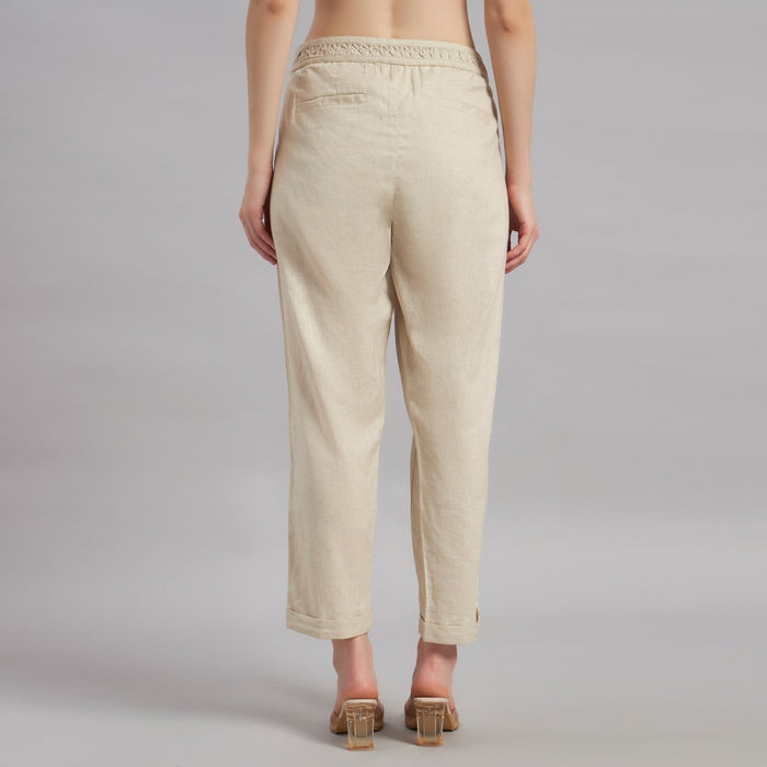 Ava Pant