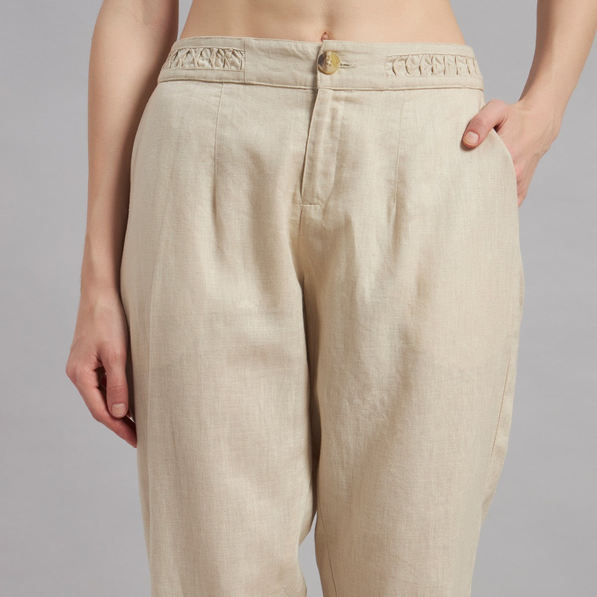 Ava Pant in Black