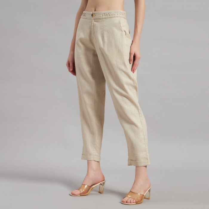 Ava Pant